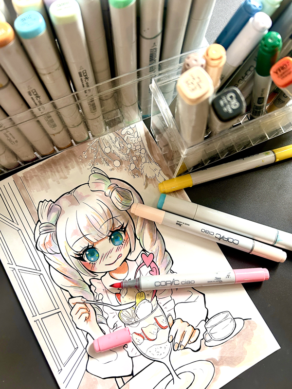 コピックマーカーで女の子モチーフの塗り絵をしている状況の写真